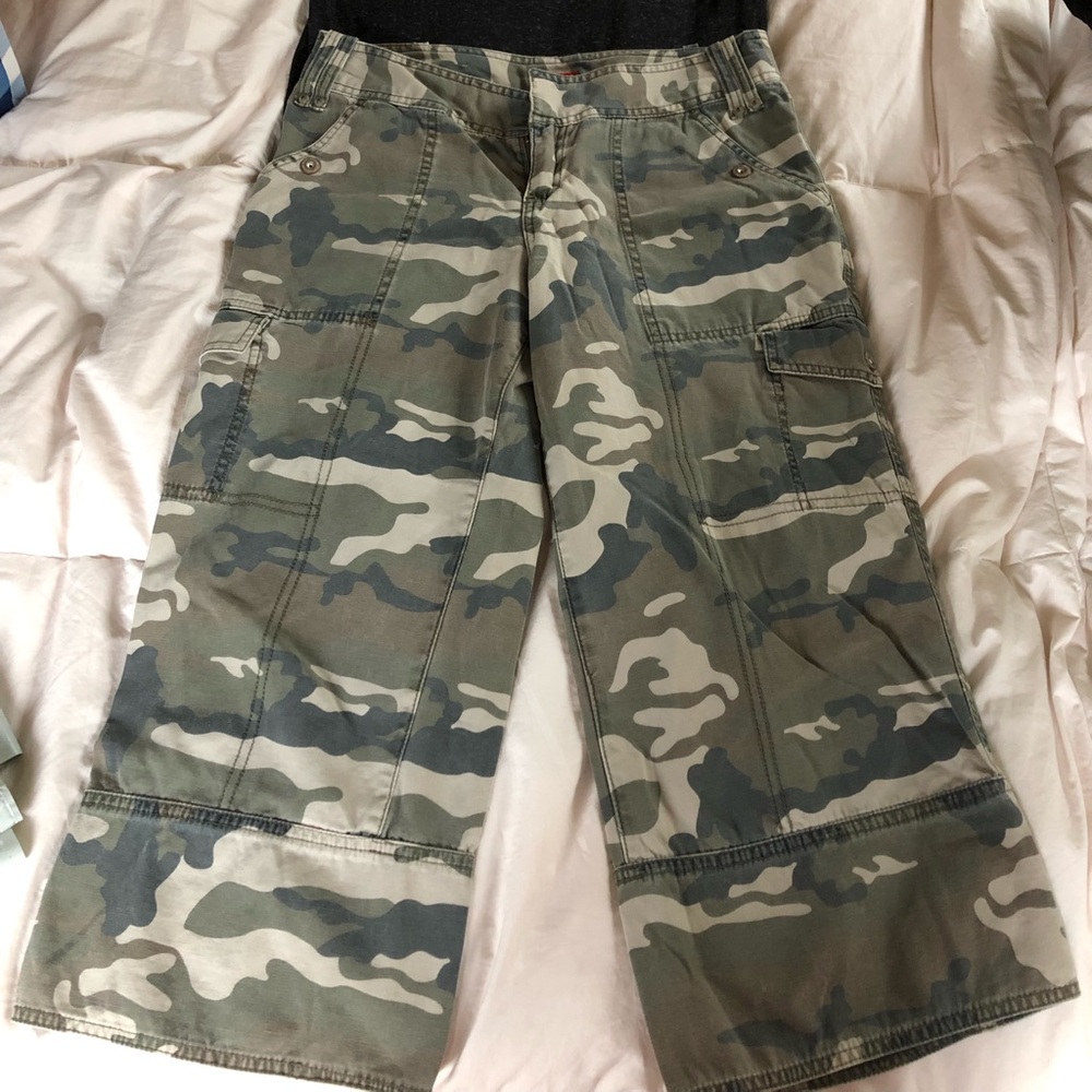 Camouflage size 9 capris